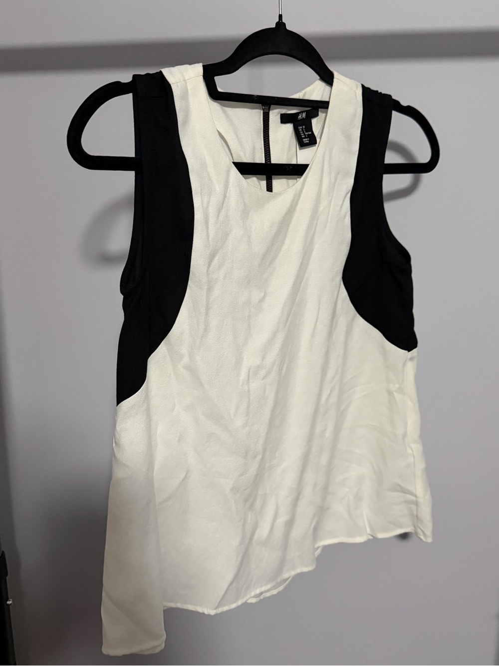 H&M White and Black Sleeveless Colorblock Top zipper detail Size 2 NWT